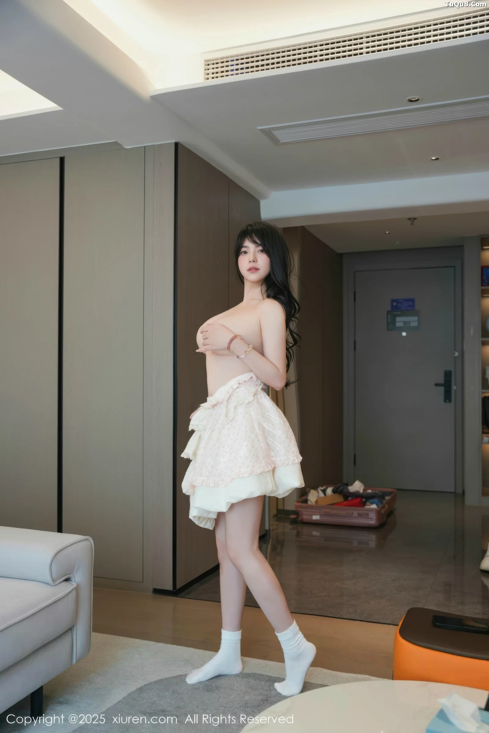 秀人集.com_[XiuRen秀人网]No.10734_模特软情性感浅色连衣短裙配白色腿袜秀翘臀模特撩人诱惑写真75P