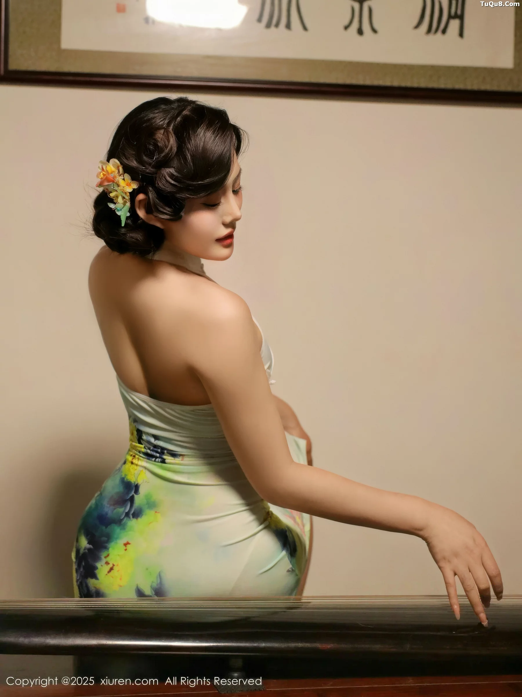 秀人集.com_[XiuRen秀人网]No.10749_新人模特莉莉安娜o性感绿色旗袍配超薄肉丝秀丰满身材诱惑写真73P