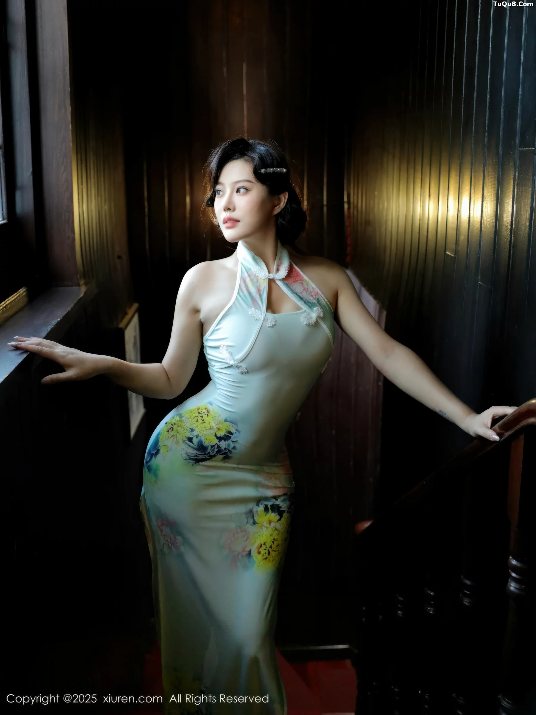 秀人集.com_[XiuRen秀人网]No.10749_新人模特莉莉安娜o性感绿色旗袍配超薄肉丝秀丰满身材诱惑写真73P