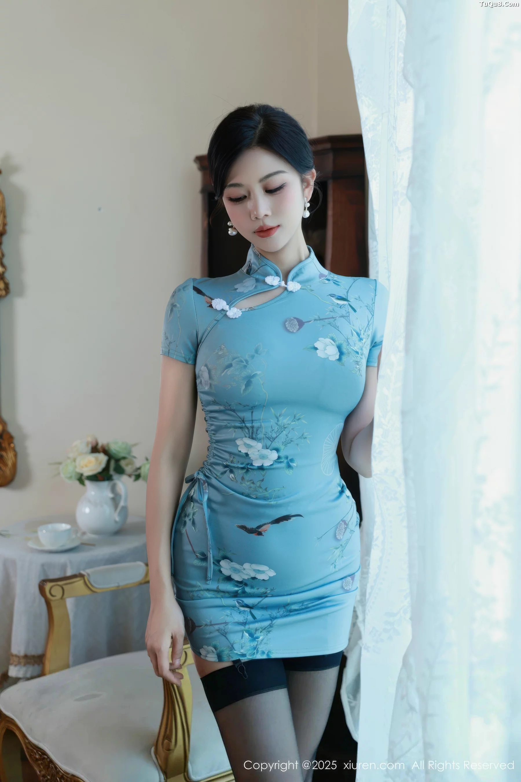 秀人集.com_[XiuRen秀人网]No.10753_模特玫瑰我爱你性感旗袍露黑色内衣配黑丝吊袜秀凹凸身材诱惑写真70P