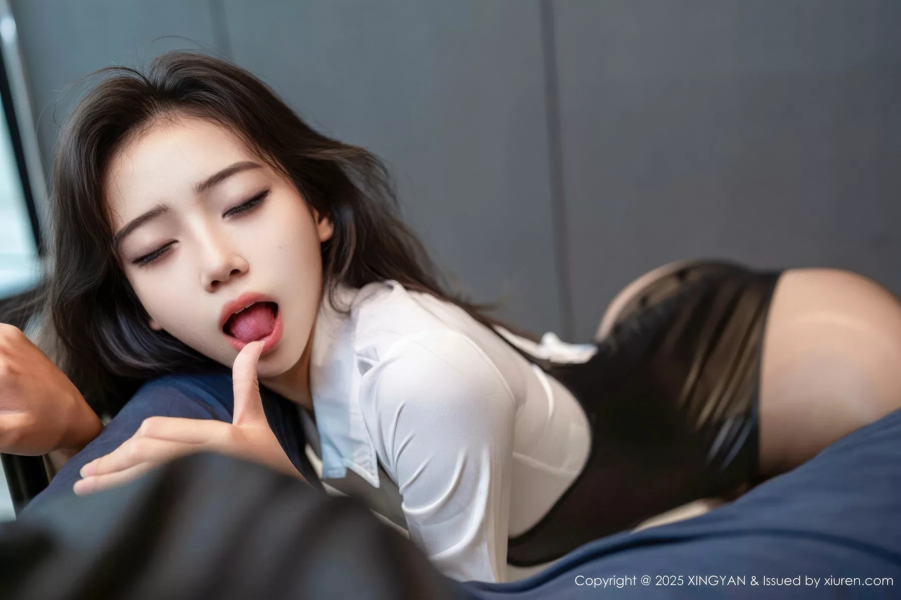 秀人集.com_[XINGYAN星颜社]VOL.400_模特时安安性感白衬衫配连体衣露超薄黑色秀柔美身材诱惑写真71P