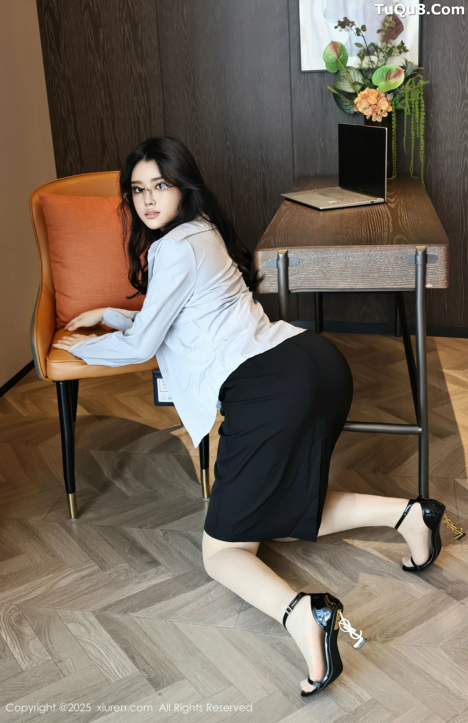 秀人集.com_[XiuRen秀人网]No.10674_模特糯梨子性感蓝色衬衫配黑短裙露超薄肉丝秀曼妙身姿诱惑写真60P