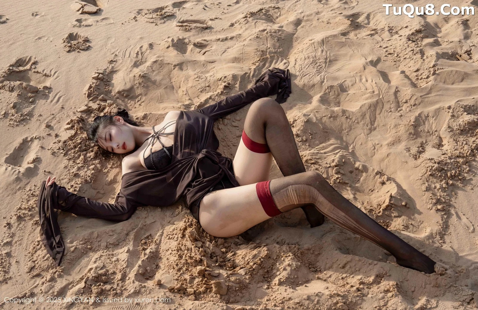 秀人集.com_[XINGYAN星颜社]VOL.387_模特清妙沙漠外拍性感黑色情趣内衣配破烂黑丝秀美腿诱惑写真78P