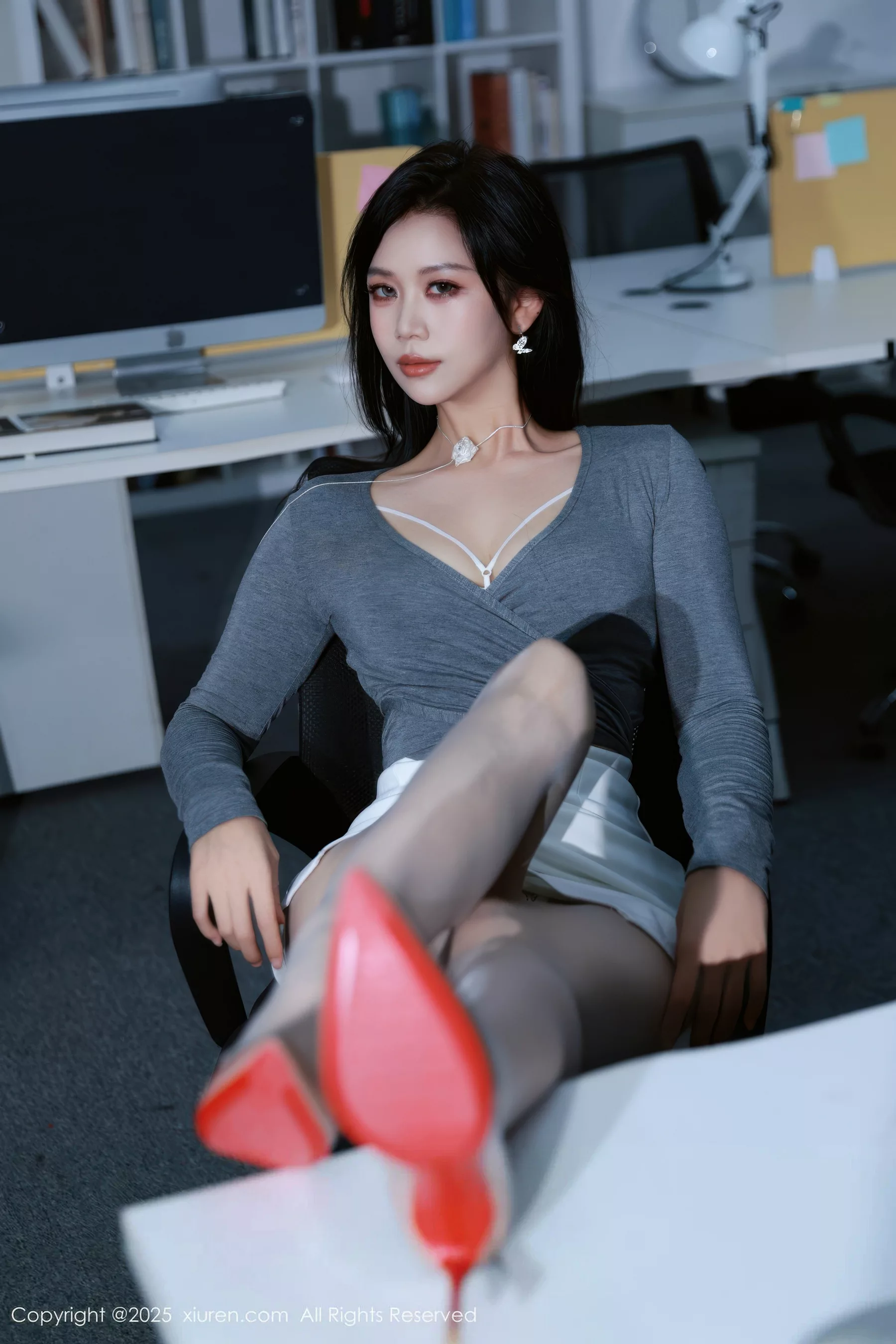 秀人集.com_[XiuRen秀人网]No.10780_模特玫瑰我爱你性感白色内衣配开档灰丝秀凹凸身材惹火诱惑写真75P