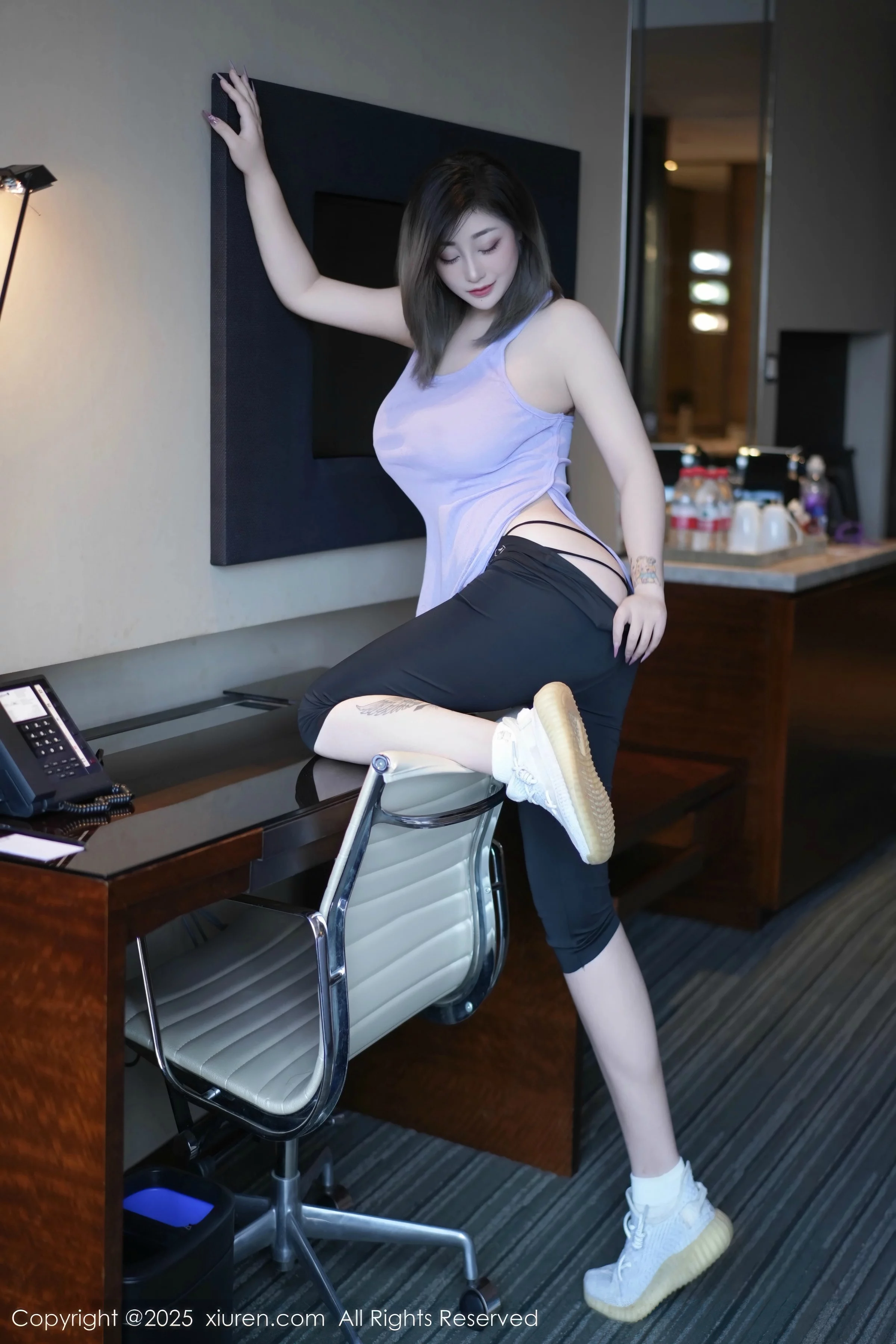 秀人集.com_[XiuRen秀人网]No.10682_女神妲己_Toxic性感紫灰色上衣配黑色短裤秀丰满身材诱惑写真52P