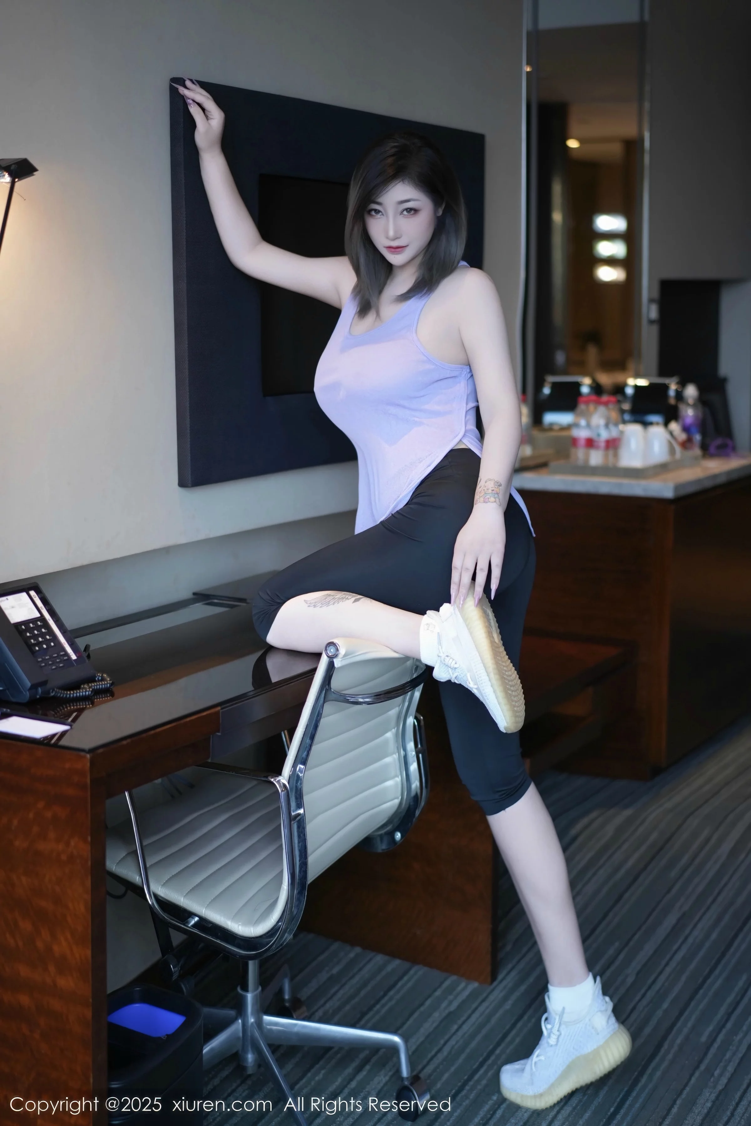 秀人集.com_[XiuRen秀人网]No.10682_女神妲己_Toxic性感紫灰色上衣配黑色短裤秀丰满身材诱惑写真52P