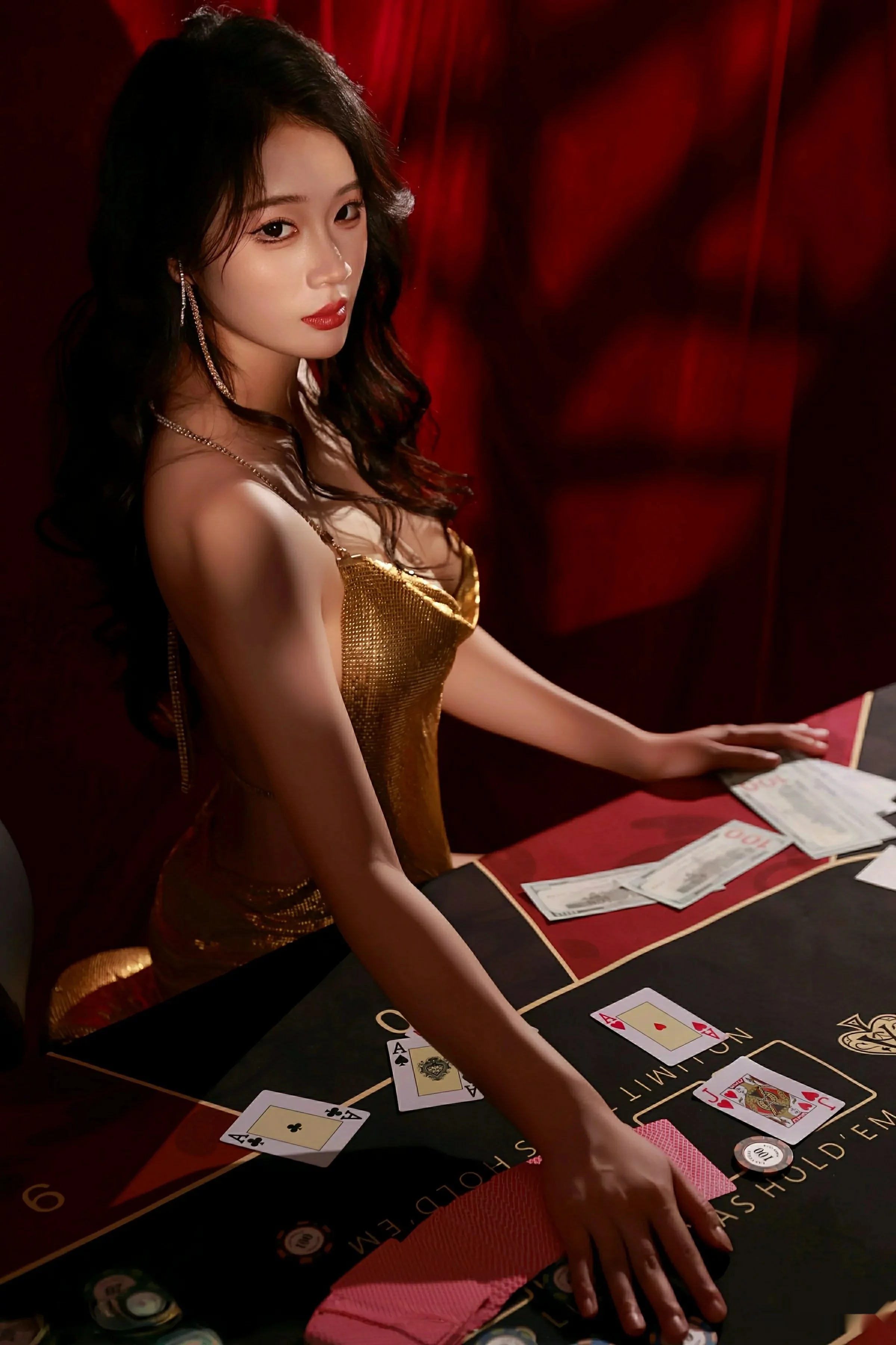 秀人集.com_[XiuRen秀人网]No.10681_模特南乔性感金色吊带服饰+红色情趣内衣秀惹火身材撩人诱惑写真70P