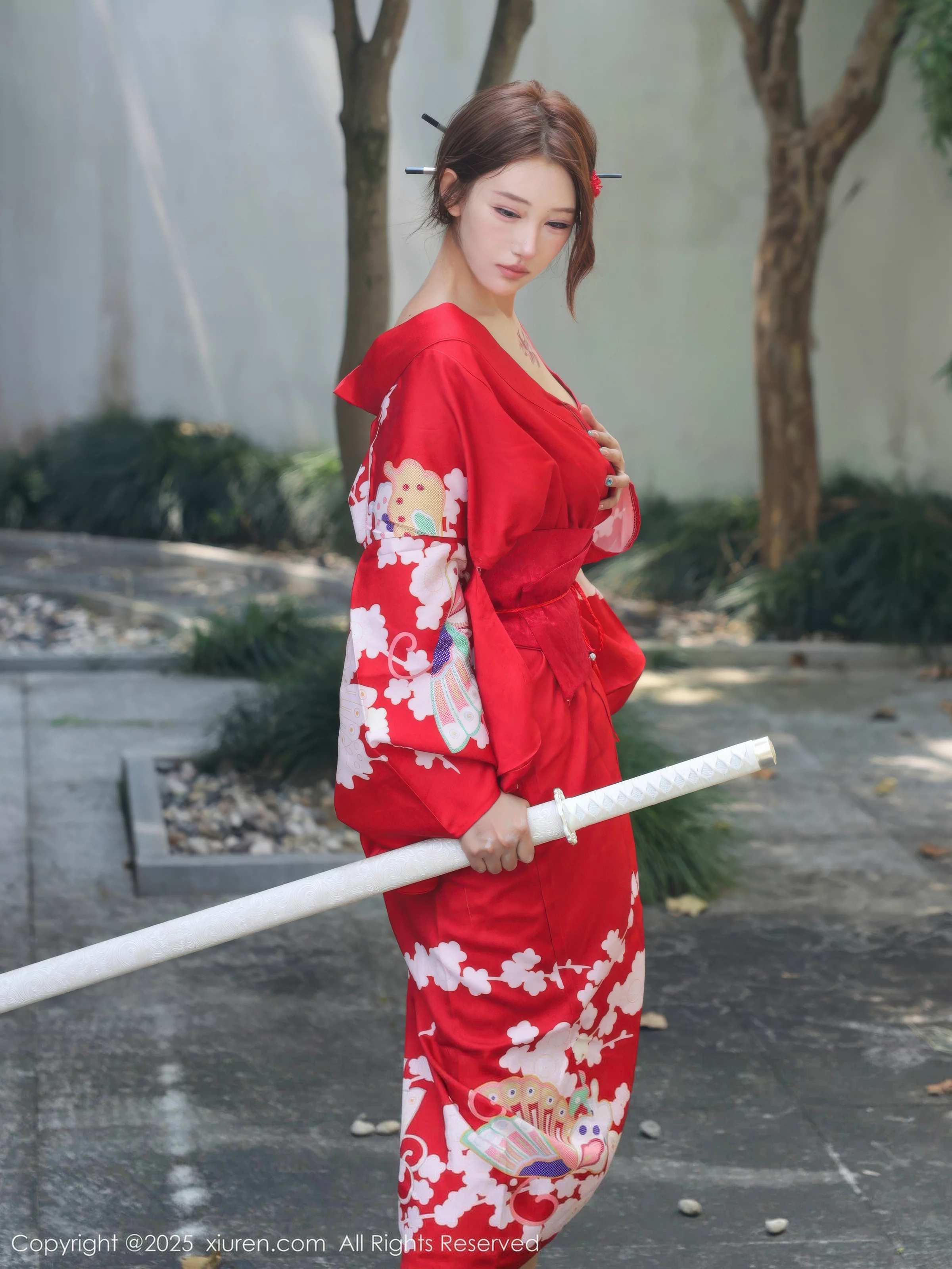 秀人集.com_[XiuRen秀人网]No.10683_模特金允希Yuki户外性感红色和服半脱秀完美身材惹火诱惑写真80P