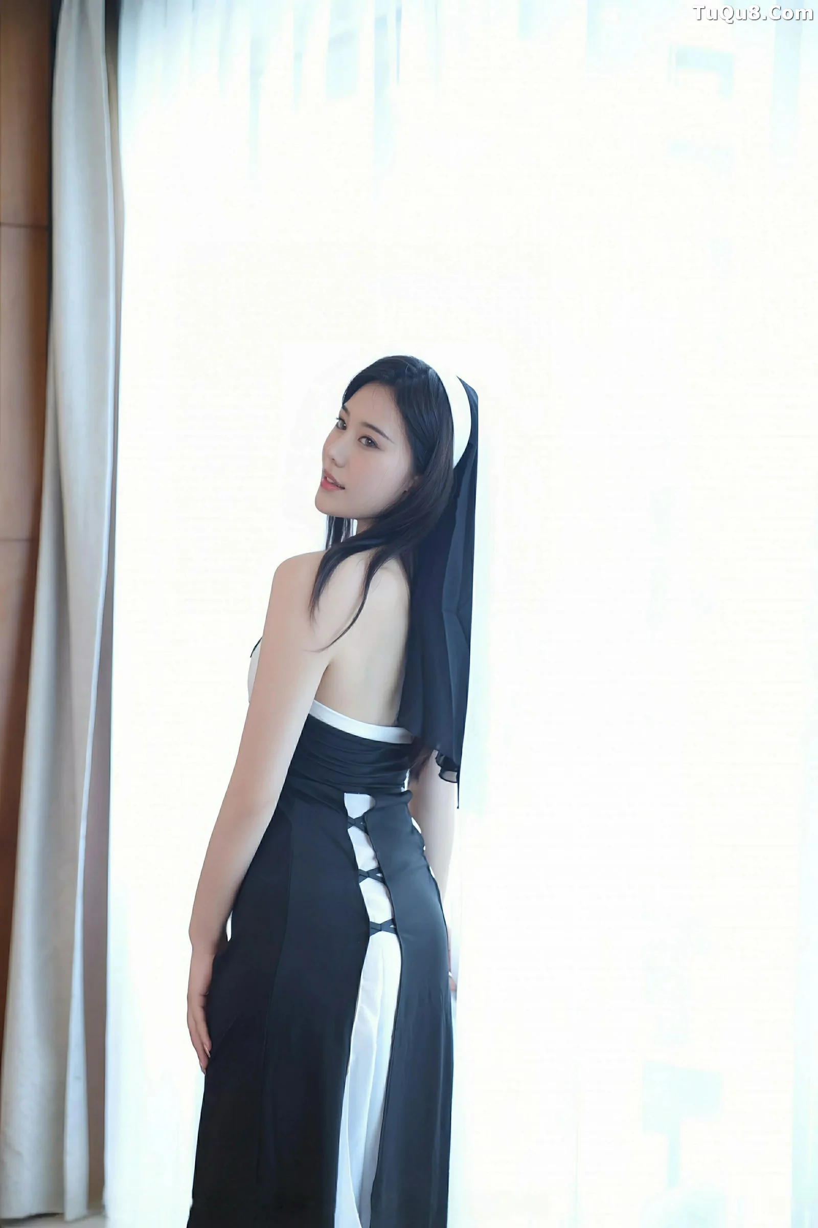 秀人集.com_[XiuRen秀人网]No.10690_模特白薇薇vcvc性感黑白修女服饰配黑色丝袜秀丰腴身材诱惑写真71P