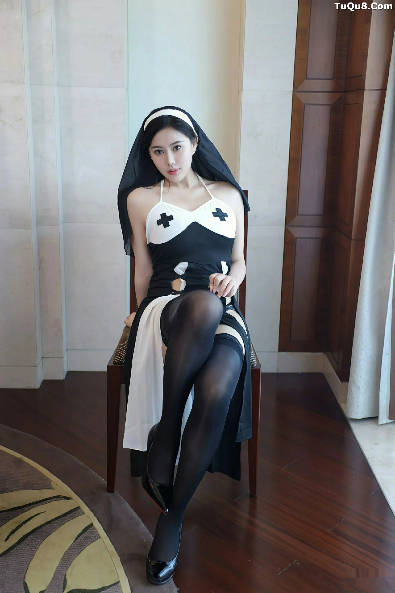 秀人集.com_[XiuRen秀人网]No.10690_模特白薇薇vcvc性感黑白修女服饰配黑色丝袜秀丰腴身材诱惑写真71P