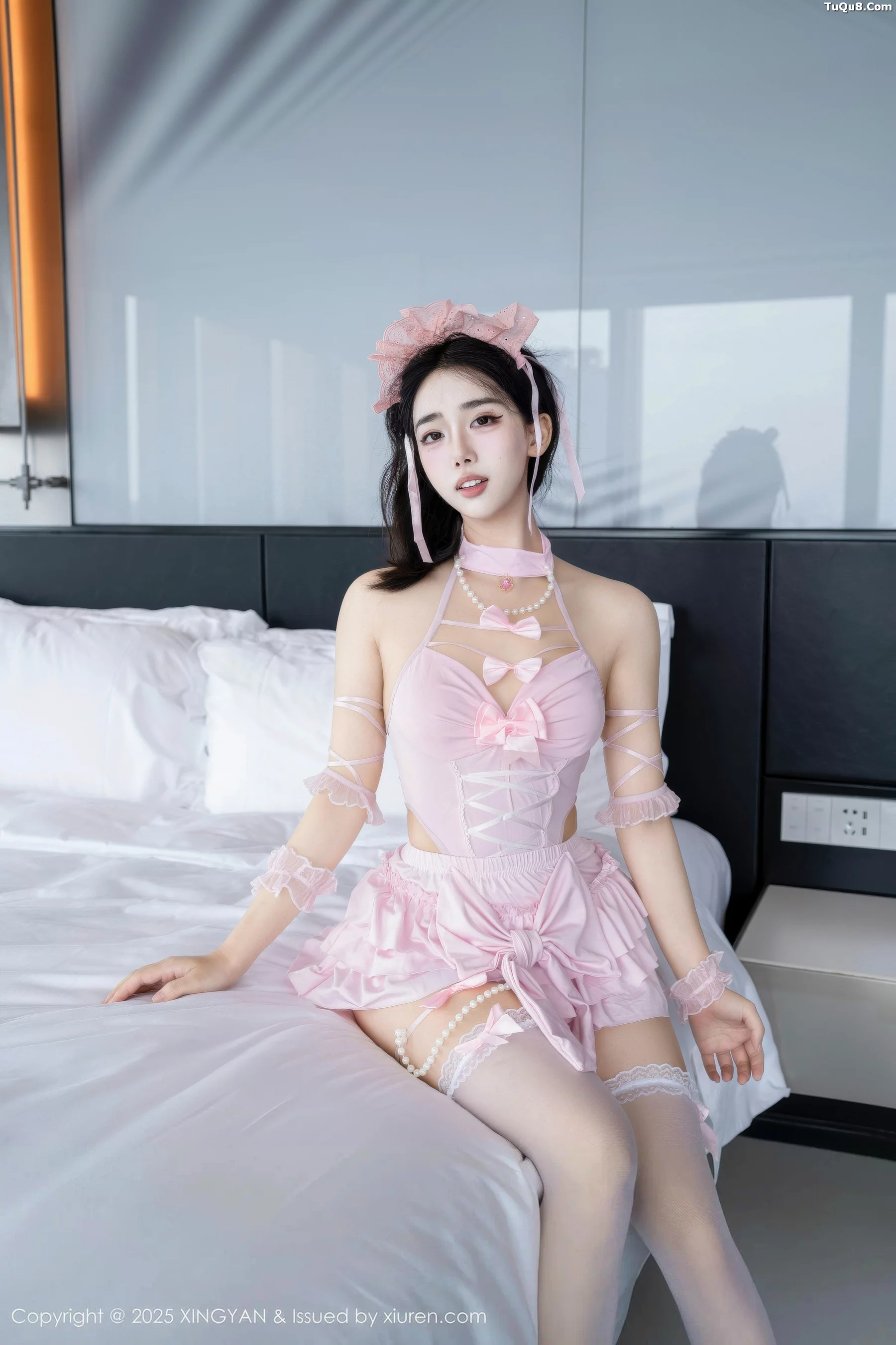 秀人集.com_[XINGYAN星颜社]VOL.417_模特阮福福性感粉色情趣内衣配白色丝袜秀完美身材诱惑写真70P