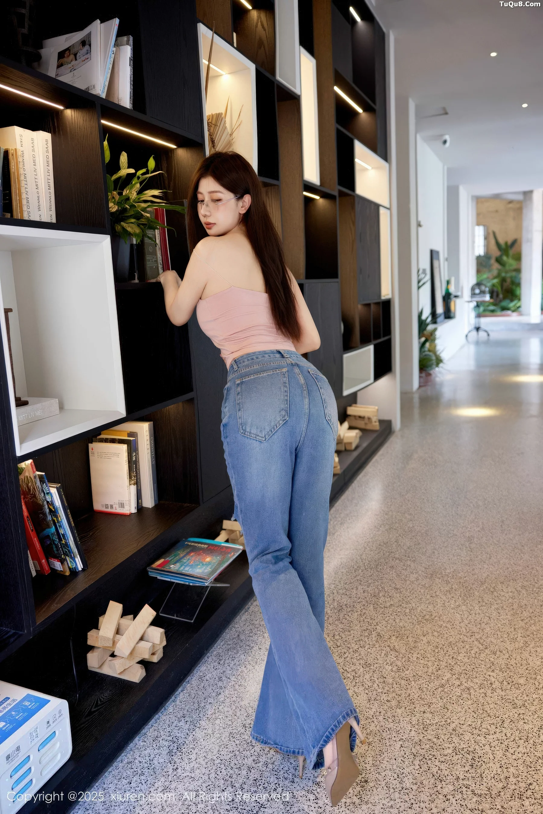 秀人集.com_[XiuRen秀人网]No.10983_模特尹甜甜sunny性感粉色上衣配蓝色牛仔裤秀完美身材诱惑写真83P