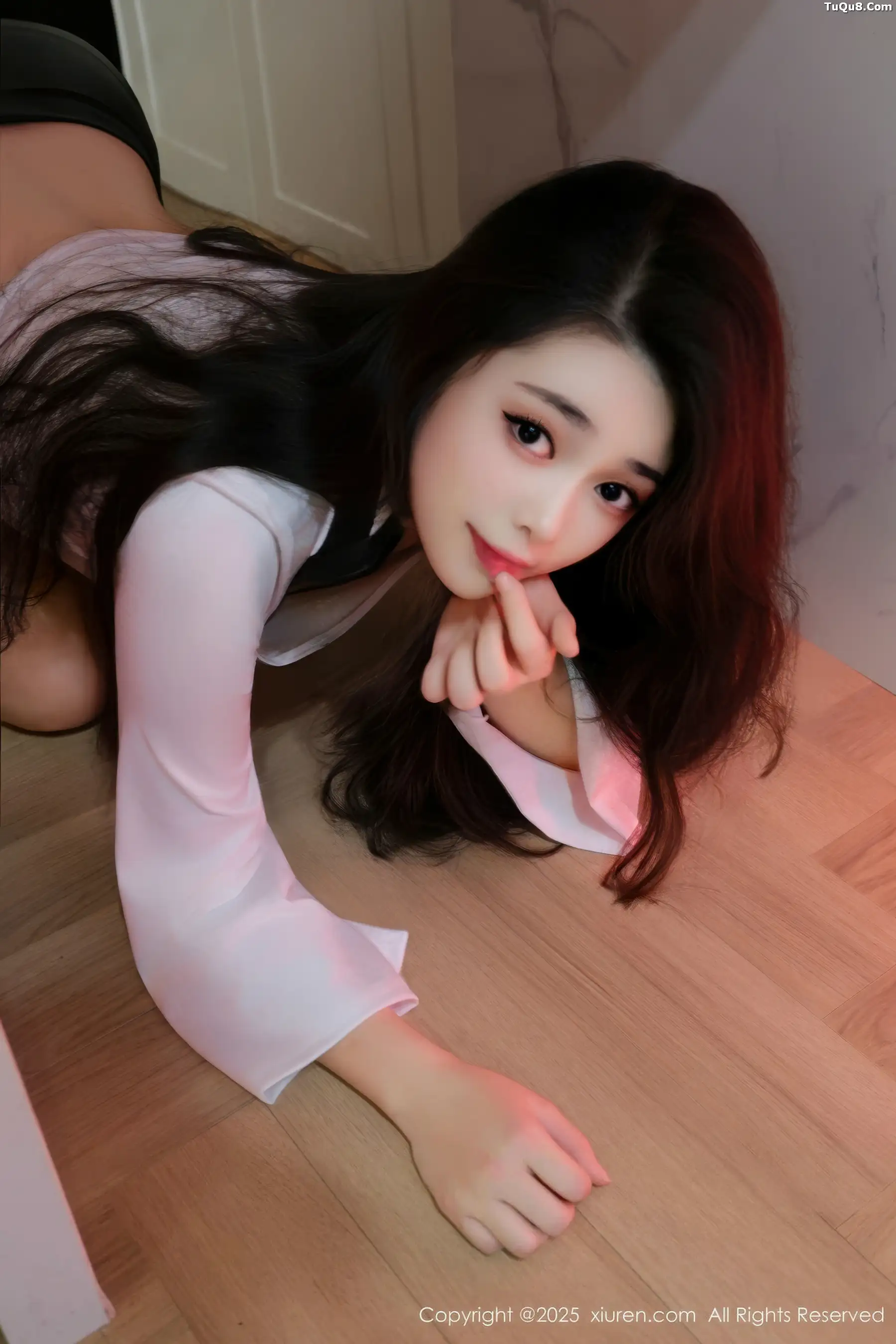 秀人集.com_[XiuRen秀人网]No.10993_新人模特福福_Thrive性感浅色T恤配黑短裙秀丰满身材诱惑写真80P