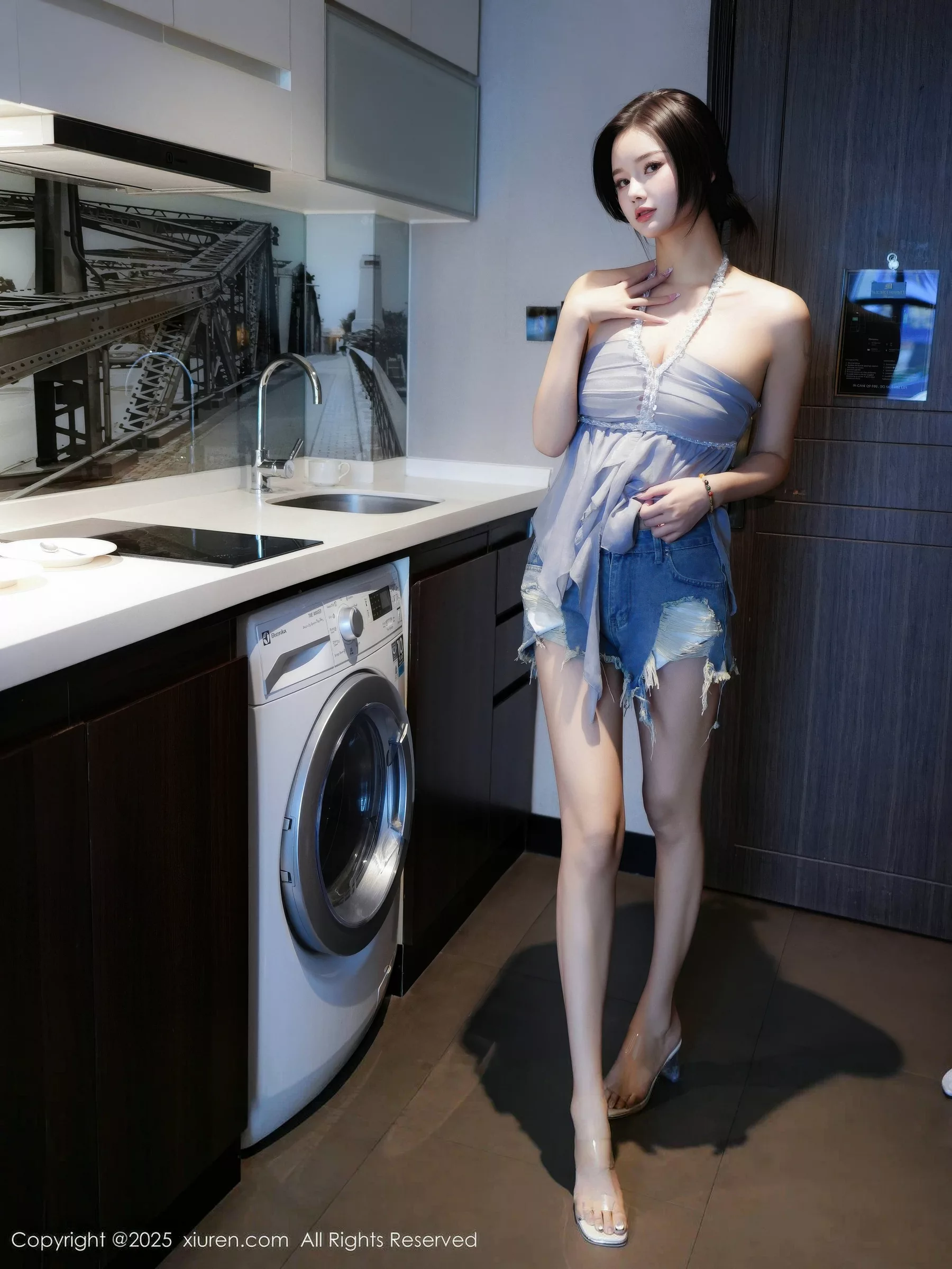 秀人集.com_[XiuRen秀人网]No.10893_模特特蕾莎性感灰色抹胸配超短牛仔裤秀凹凸身材完美诱惑写真57P