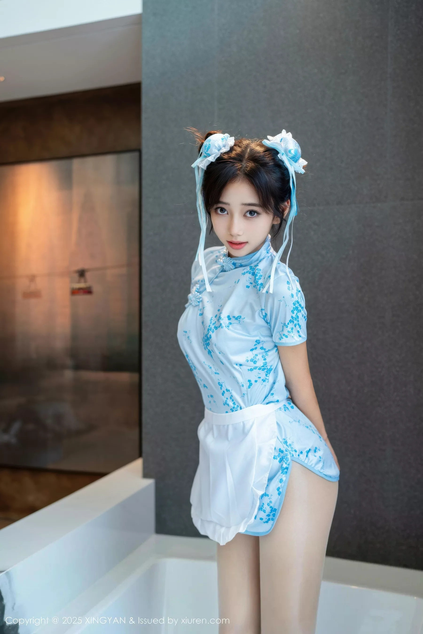 秀人集.com_[XINGYAN星颜社]VOL.414_模特时安安性感蓝色短旗袍配白色丝袜秀柔美身材撩人诱惑写真71P