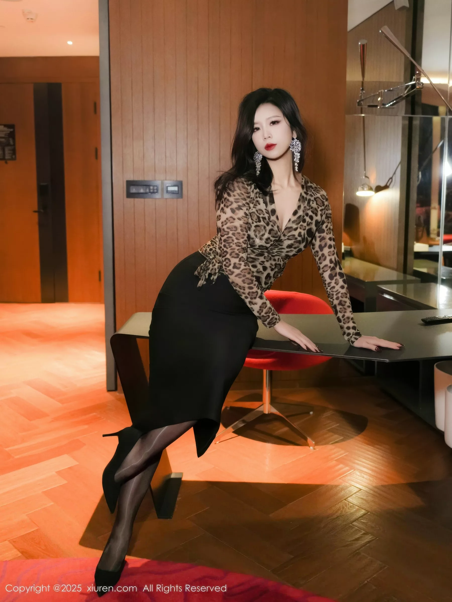 秀人集.com_[XiuRen秀人网]No.10901_模特玫瑰我爱你性感豹纹服饰配黑短裙露黑色丝袜秀美腿诱惑写真63P